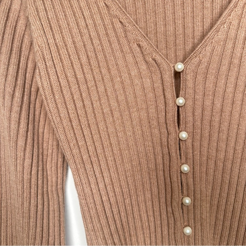 Aritzia Wilfred V-Neck Pearl Cardigan - Picture 3 of 6